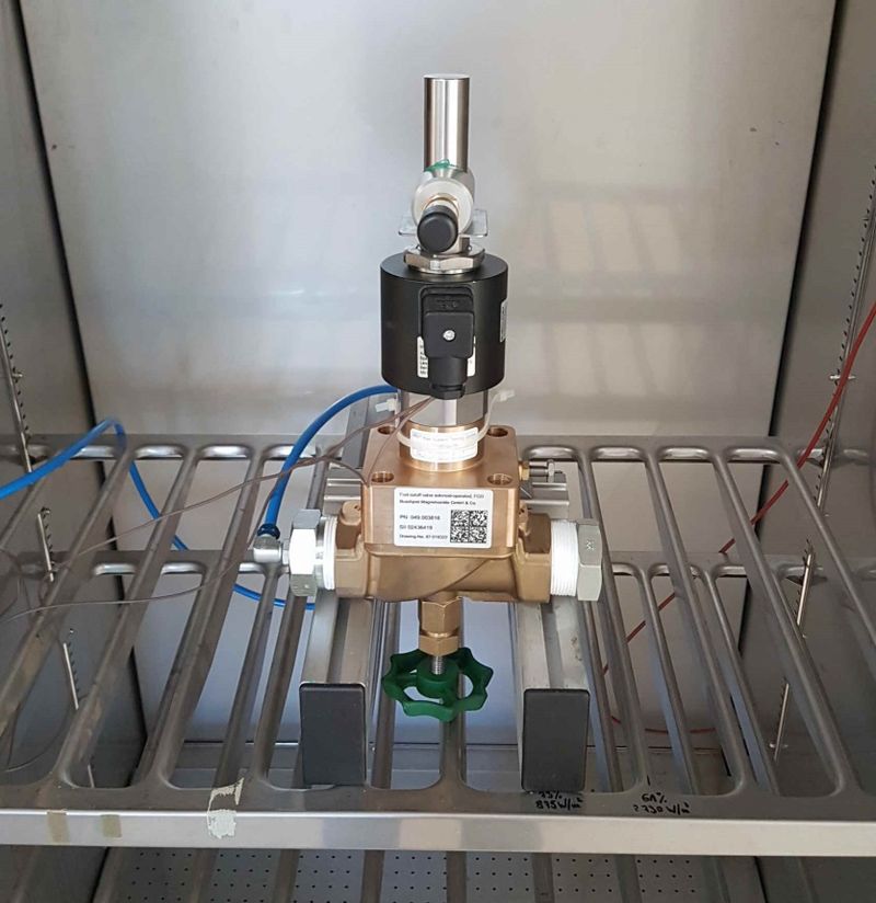 climate_test_chamber02.jpg